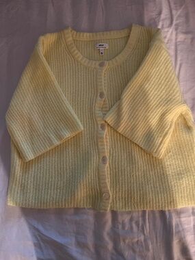 Super cute Aerie butter yellow knit short-sleeve top